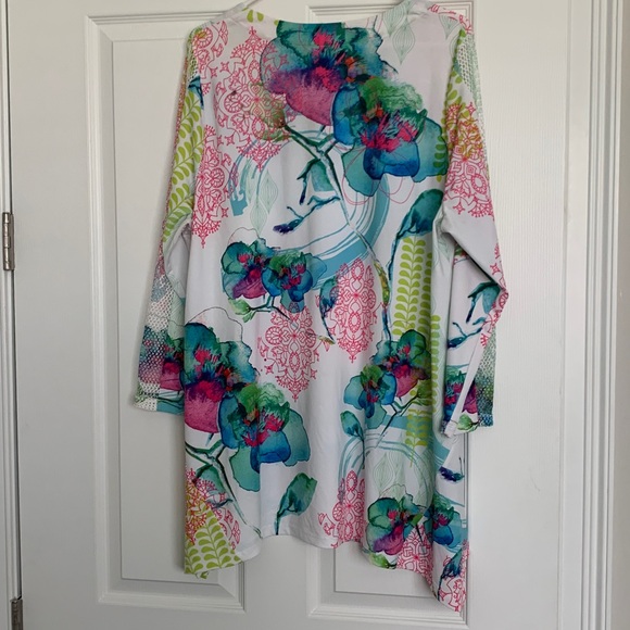 Pleats Collection Top - Picture 2 of 7